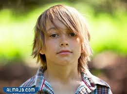 قصات شعر طويل على الموضة للأطفال الذكور