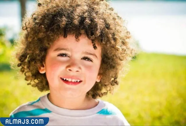 قصات شعر كيرلي على الموضة للأطفال الذكور