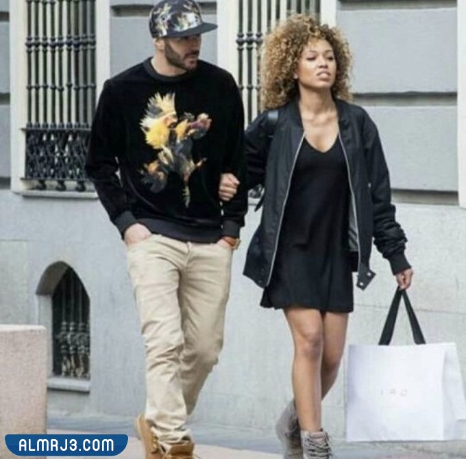 من هي زوجة كريم بنزيما الحالية