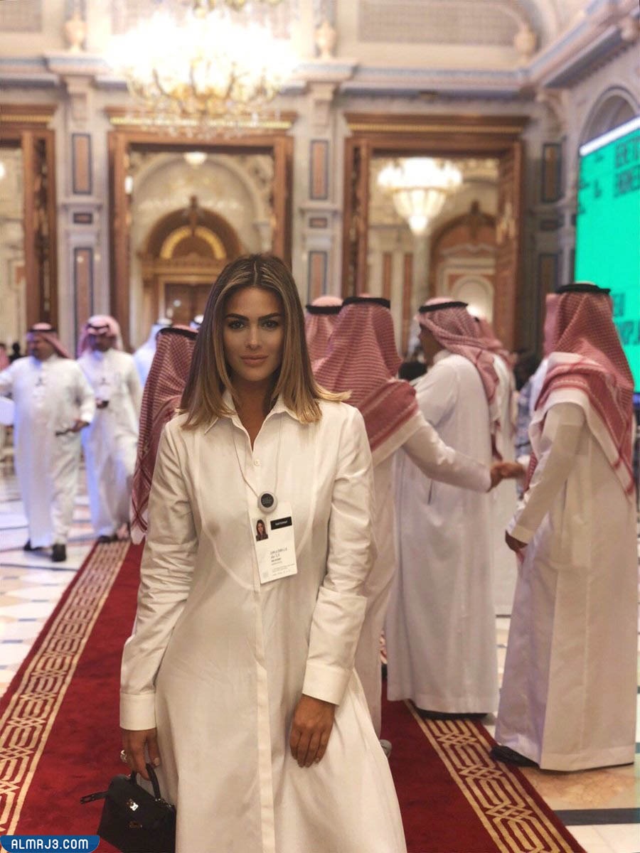 من هي كارلا ديبيلو ويكيبيديا