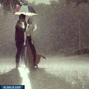 صور عشاق تحت المطر