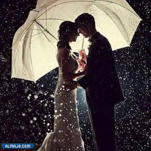صور عشاق تحت المطر
