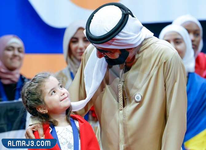 صور حصول شام البكور على جائزة تحدي القراءة العربي 