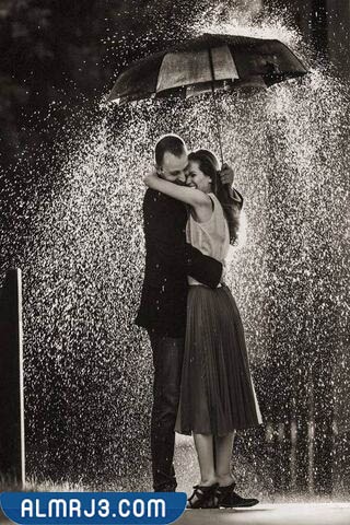 صور عشاق تحت المطر