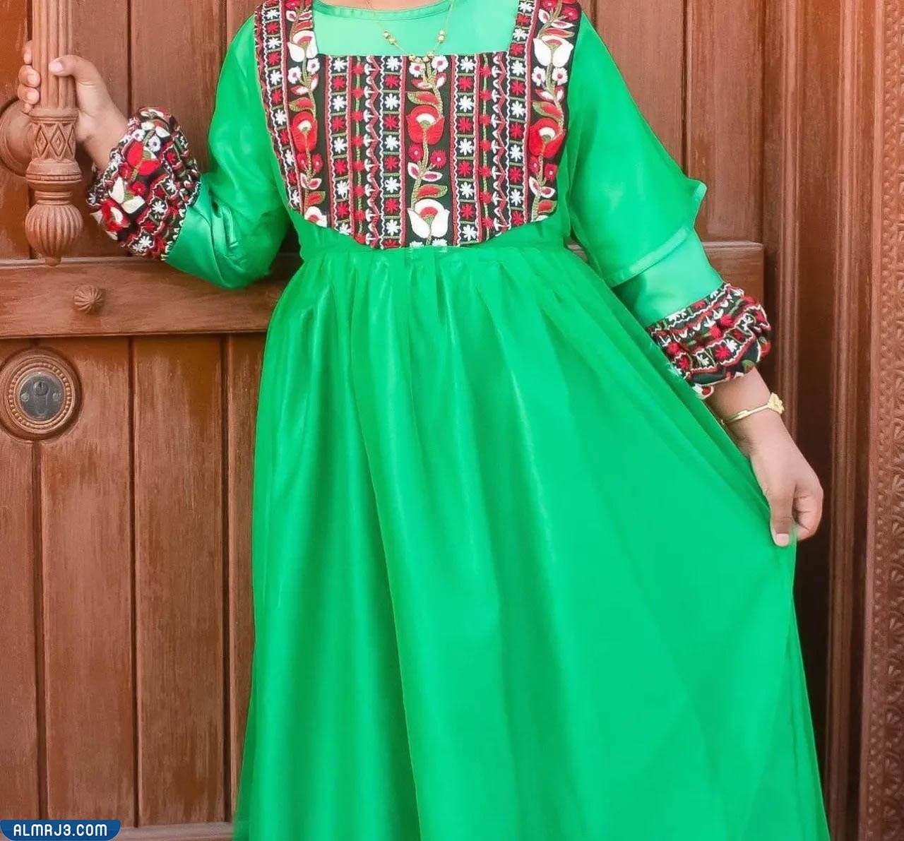 فساتين العيد الوطني العماني