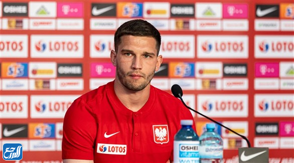 من هو لاعب بولندا الموقوف