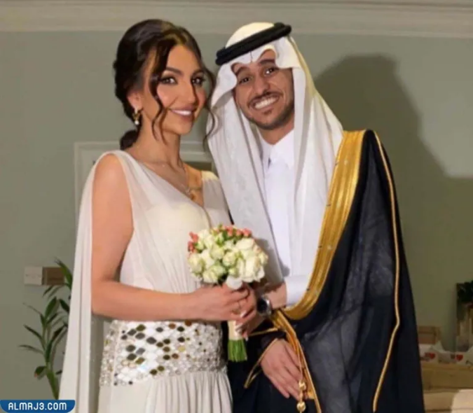 من هي زوجة عايض المغني