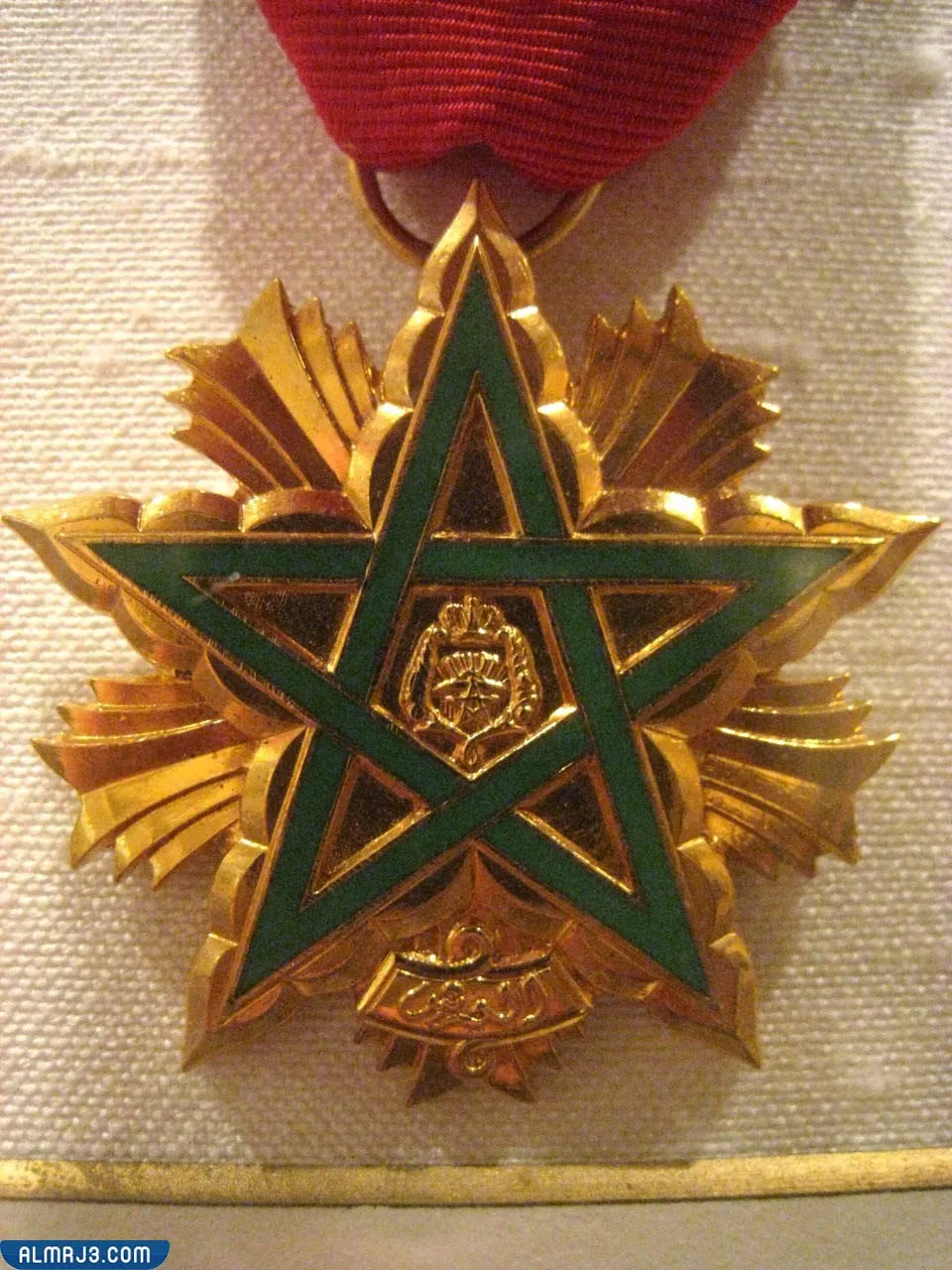 كيفية الحصول على وسام ملكي