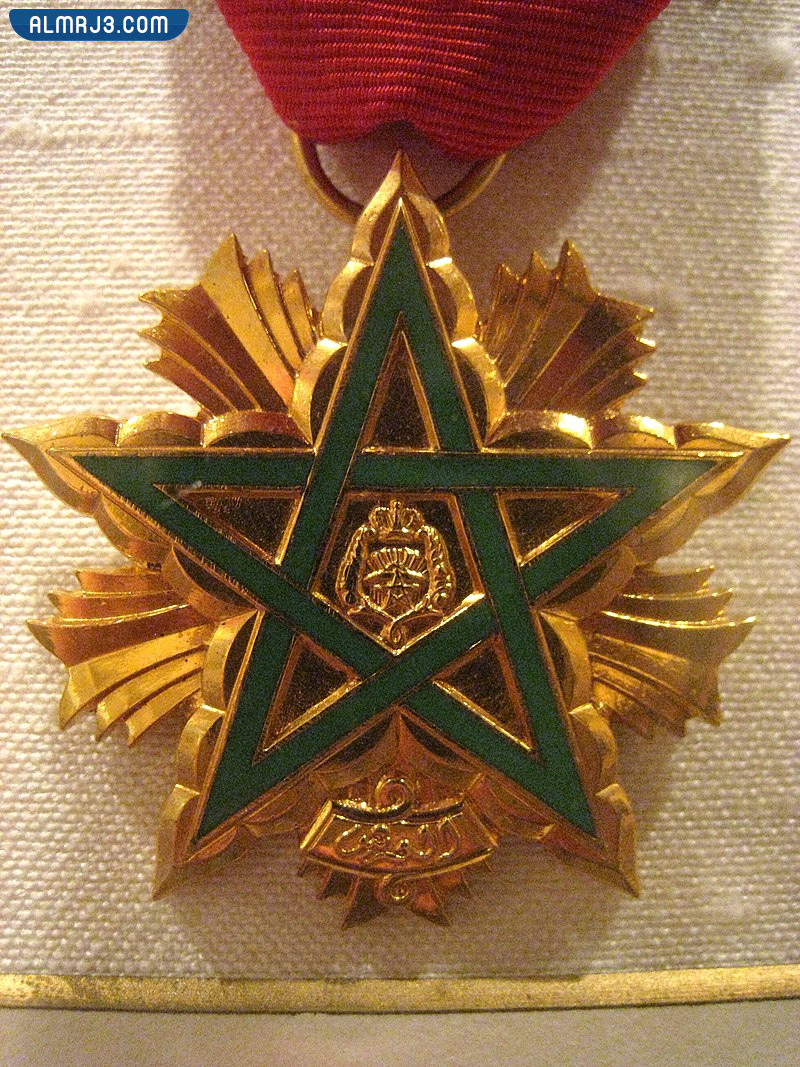 ما هو وسام العرش الذي وشح به ملك المغرب أسود الأطلس