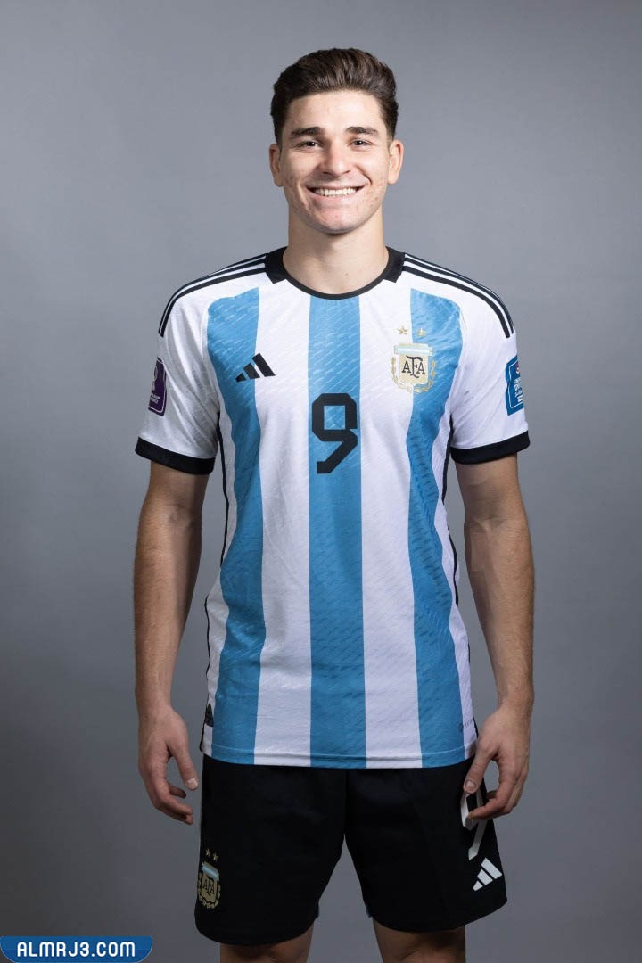 من هو جوليان ألفاريز السيرة الذاتية