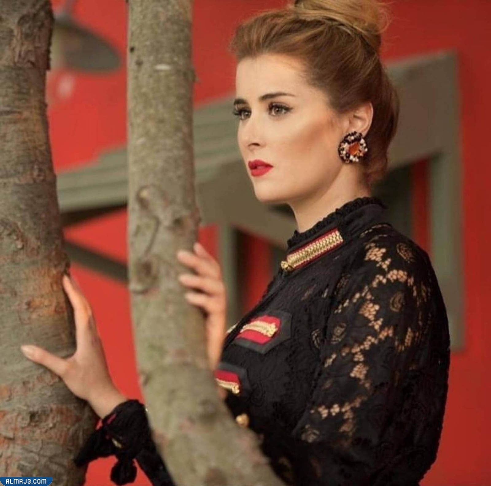 من هي عائشة بن أحمد ويكيبيديا