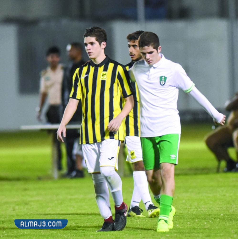 كم عمر اللاعب مراد خضري