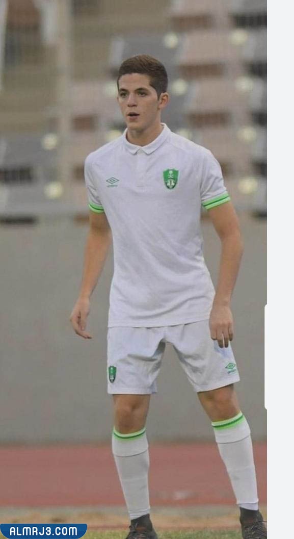 مراد خضري كم عمره