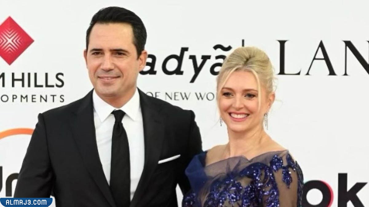 من هي الممثلة جوان فاريل ويكيبيديا