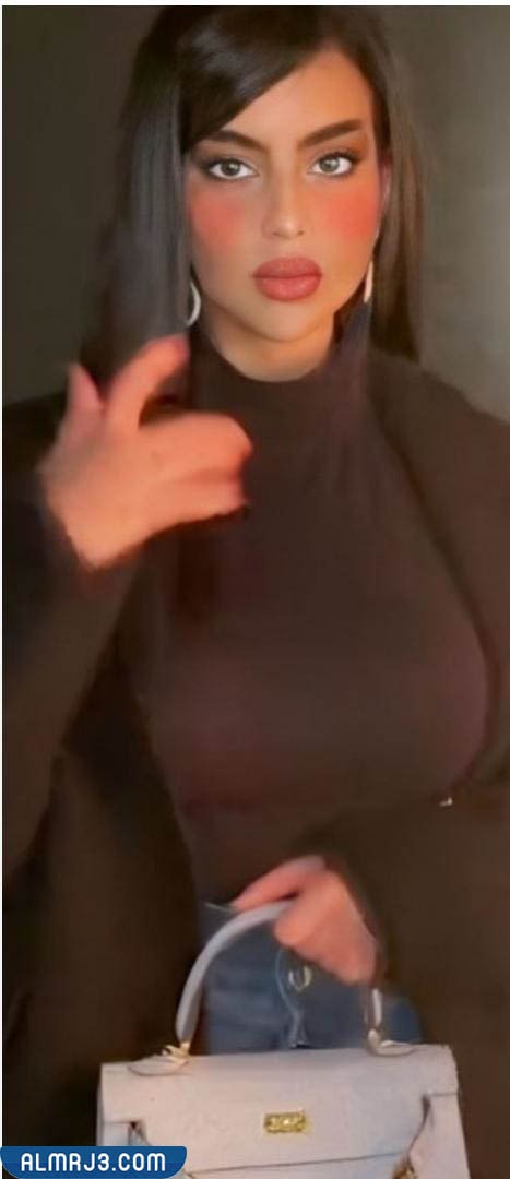 من هي شبيهة جورجينا السعودية بالصور