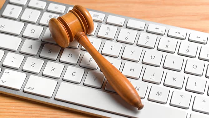 قوانين وتشريعات استخدام الإنترنت وحماية الخصوصية