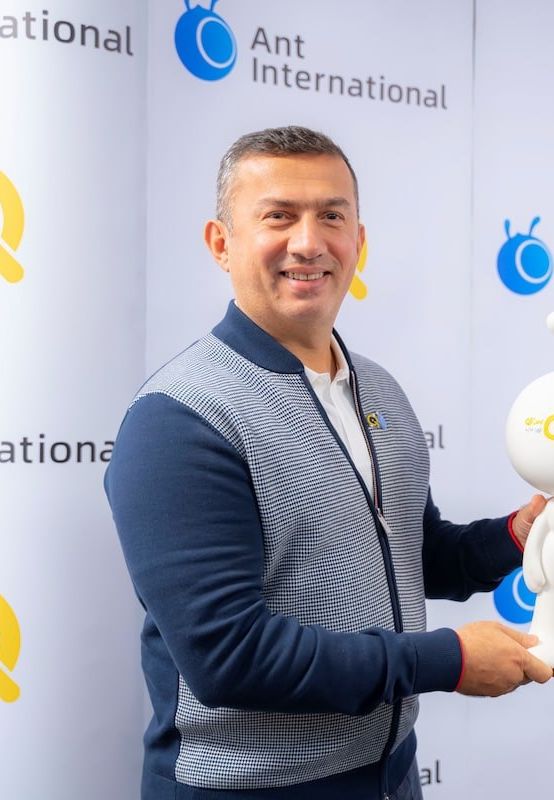 بداية المشوار: تأسيس "بهاء كي كارد